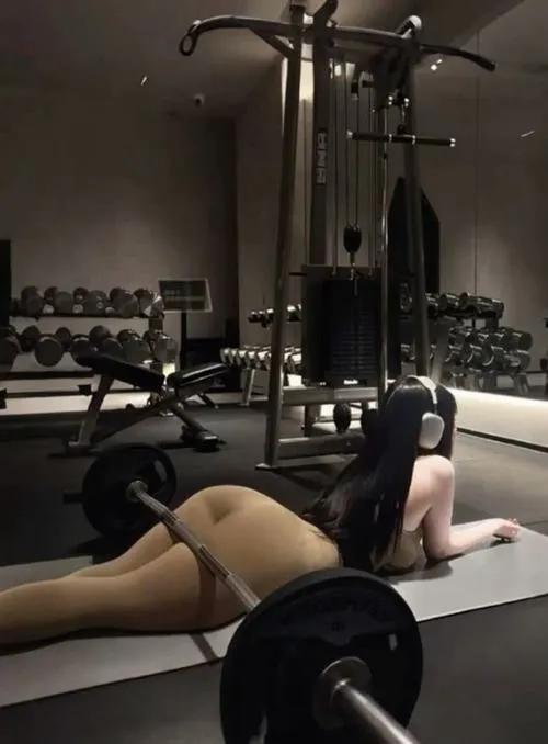 Gái tập gym với vóc dáng săn chắc toát lên vẻ đẹp khỏe khoắn