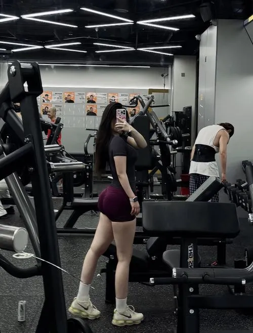 Body có lực kết hợp tự tin tạo thần thái phòng tập