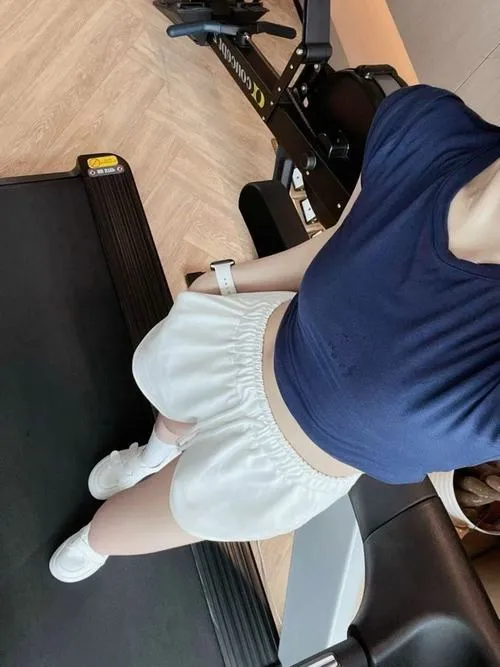 Ảnh gái thể hình đẹp mang thần thái khỏe mạnh tự nhiên