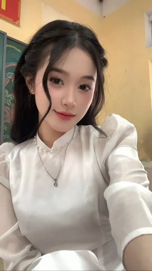 Nét cười nữ sinh 2008 gợi cảm giác thanh mát