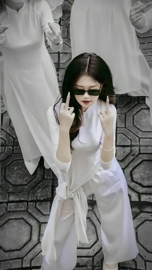 Nét cười nữ sinh 2008 làm mềm khung hình