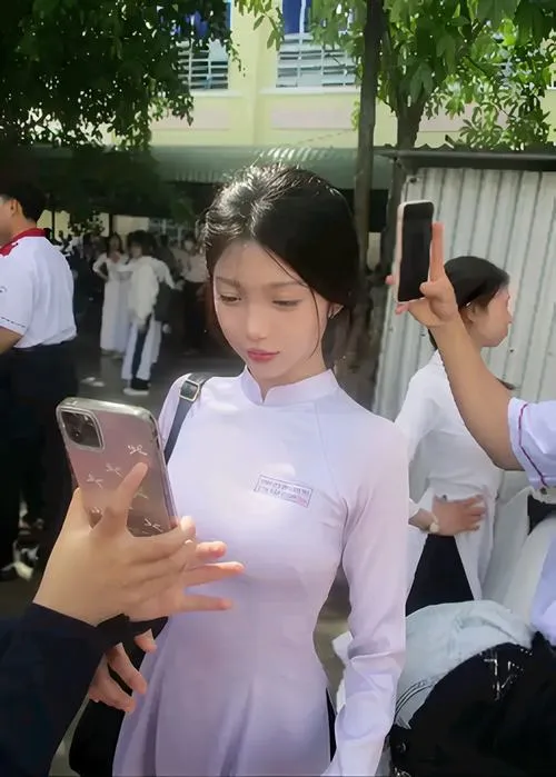 Nét duyên nữ sinh 2008 giữa bối cảnh học đường