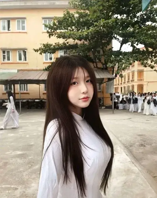 Gái xinh 2k11 gắn với tuổi học sinh qua phong cách nhẹ nhàng