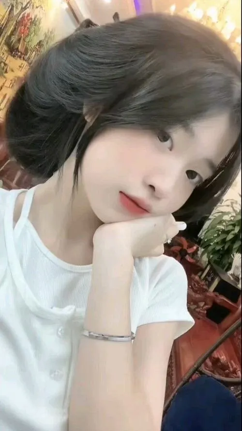 Gái xinh sinh viên 2k5 mang nét cute tự nhiên