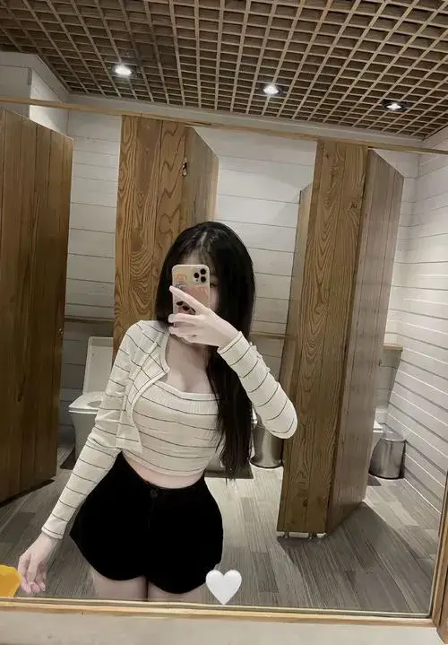 Sinh viên đại học 2k5 sở hữu thần thái thu hút ánh nhìn