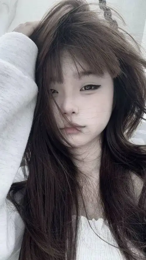 Nữ sinh 2005 giữ trọn thanh xuân trong ánh nhìn