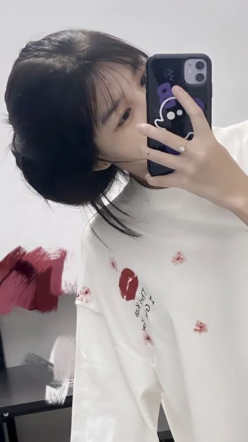 Mái tóc buông che mặt làm mềm cảm xúc ảnh