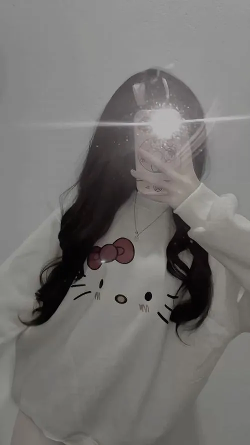 Ảnh gái xinh không thấy mặt nhưng vẫn đủ làm người xem tò mò