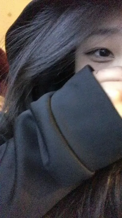 Góc nghiêng gái xinh tạo vẻ bí ẩn khó đoán