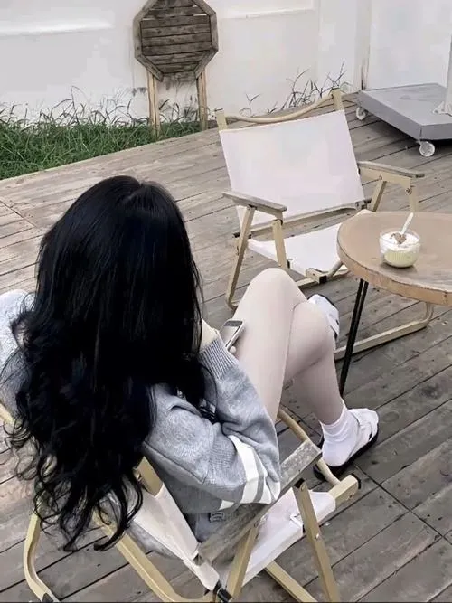 Gái xinh không lộ diện nhưng vẫn kể được câu chuyện riêng