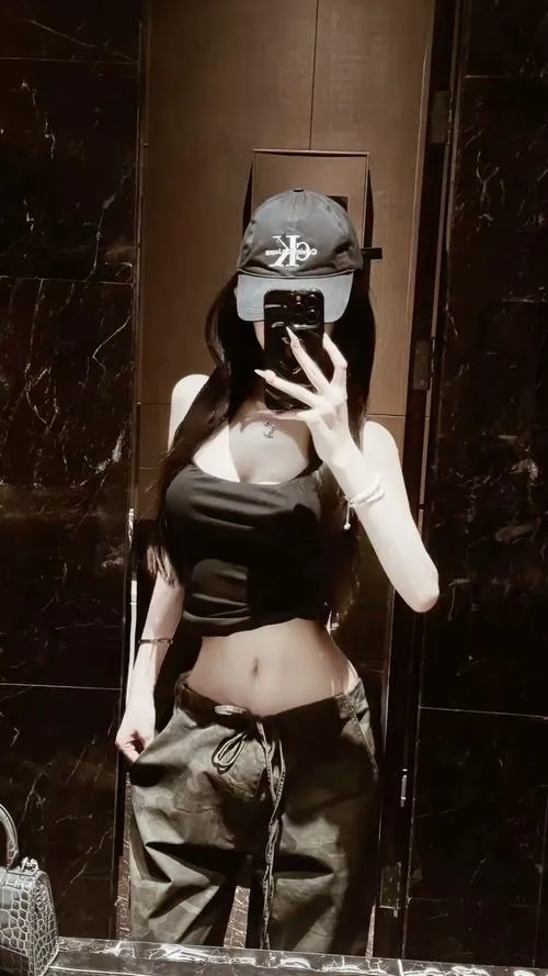 Lạnh bao trùm gái xinh trong khung hình trầm