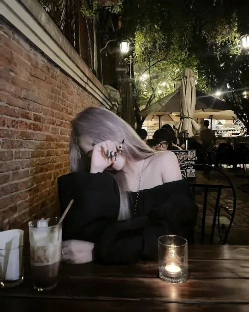 Thu hút nhờ vibe ngầu không cần thấy mặt