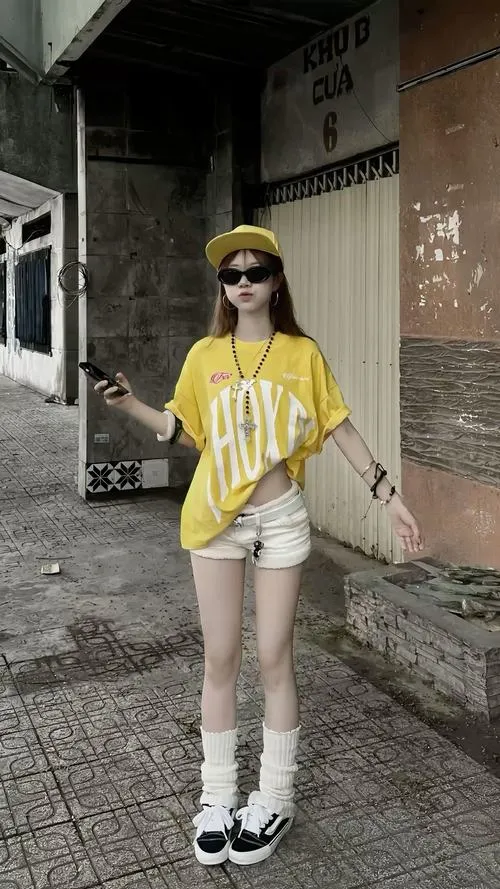 Gái xinh che mặt thể hiện chất chơi kín đáo