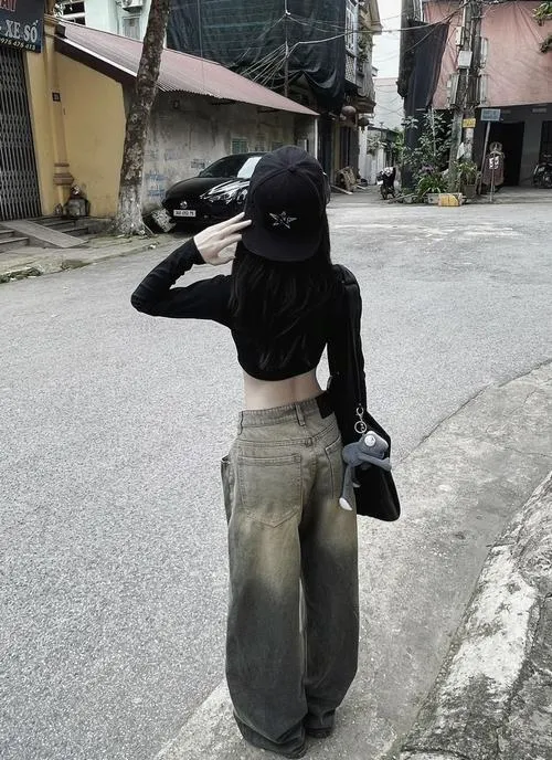 Ảnh girl lạnh lùng che mặt với ánh nhìn giấu kín