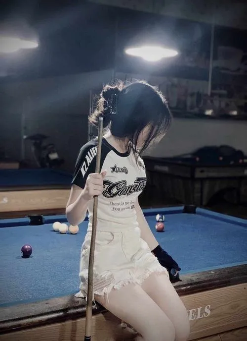 Khi gái xinh chơi bida mang theo nét cuốn hút rất khó rời mắt