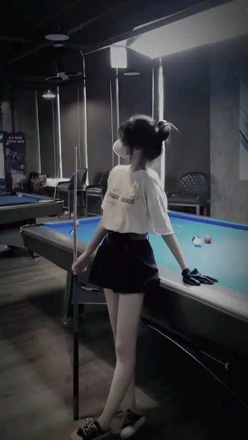 Phong cách gái xinh trong bida lỗ trẻ trung