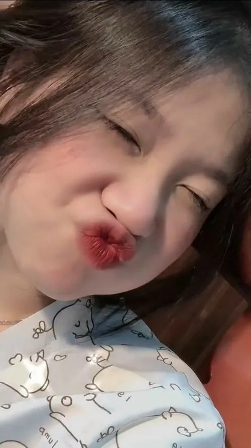 Môi chúm chím giúp gương mặt trông baby hơn