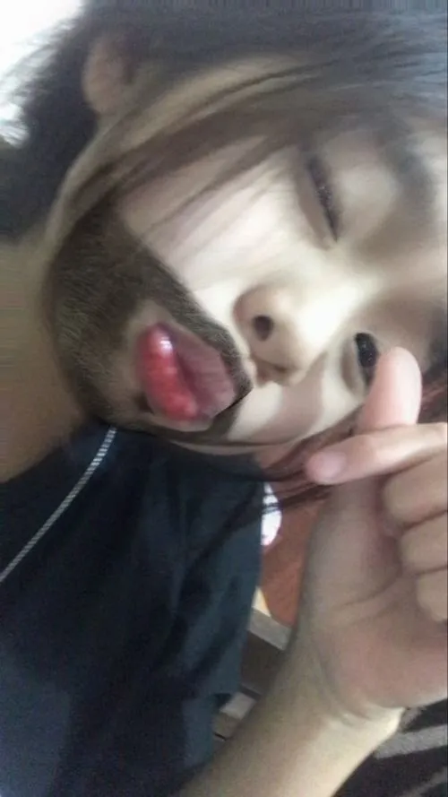 Chu mỏ nhẹ một chút để bức ảnh thêm phần tinh nghịch