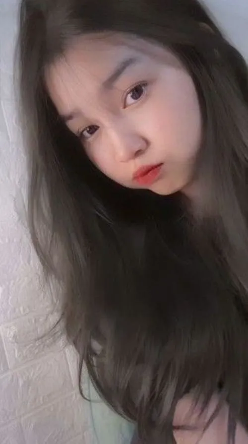 Chỉ một biểu cảm chu mỏ đã làm nổi bật gương mặt xinh xắn