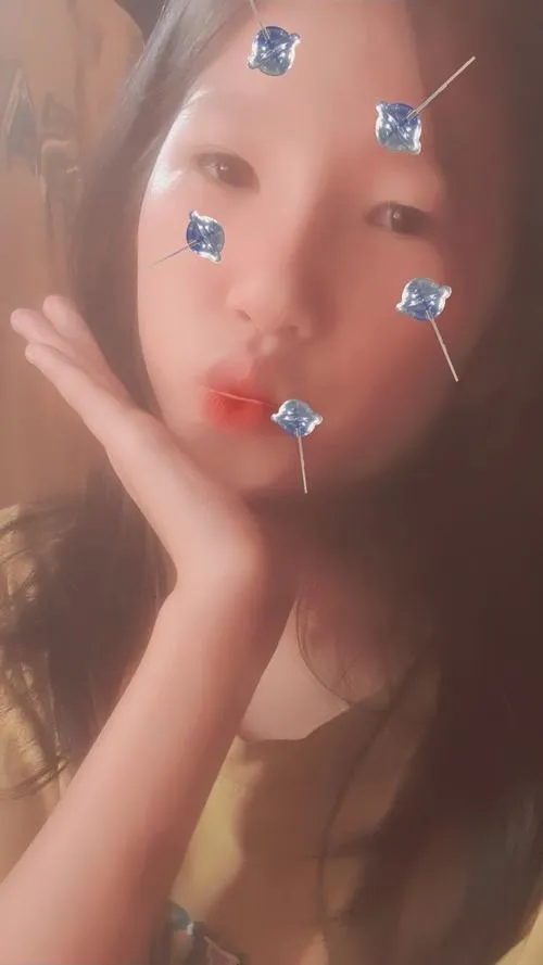 Ảnh gái xinh chu mỏ mang vibe tự nhiên khiến ai nhìn cũng thấy dễ chịu