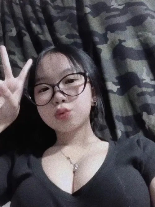 30 Ảnh Gái Xinh Phồng Má Chu Mỏ dễ thương và sức hút từ biểu cảm duyên dáng