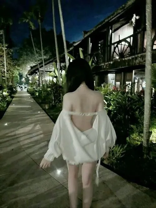 Dáng người gồm chân tay eo vai trong chụp dáng