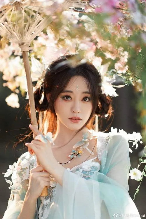 Ảnh mỹ nhân cổ trang hòa quyện nghệ thuật và cảm xúc