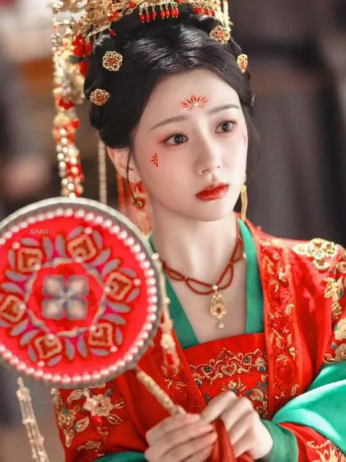 Mỹ nhân cổ phong trong không gian xưa trầm mặc