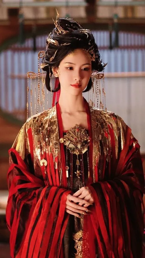 Gái xinh cổ trang Hoa hiện lên nền nã giữa ánh sáng mềm