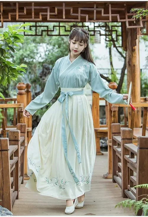 Thiếu nữ cổ đại trong ảnh mang phong cách Trung Hoa