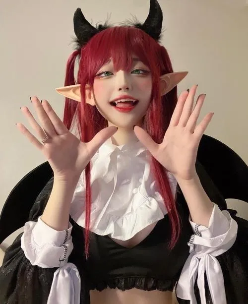 Phụ kiện và vũ khí giả làm cosplay anime chân thực