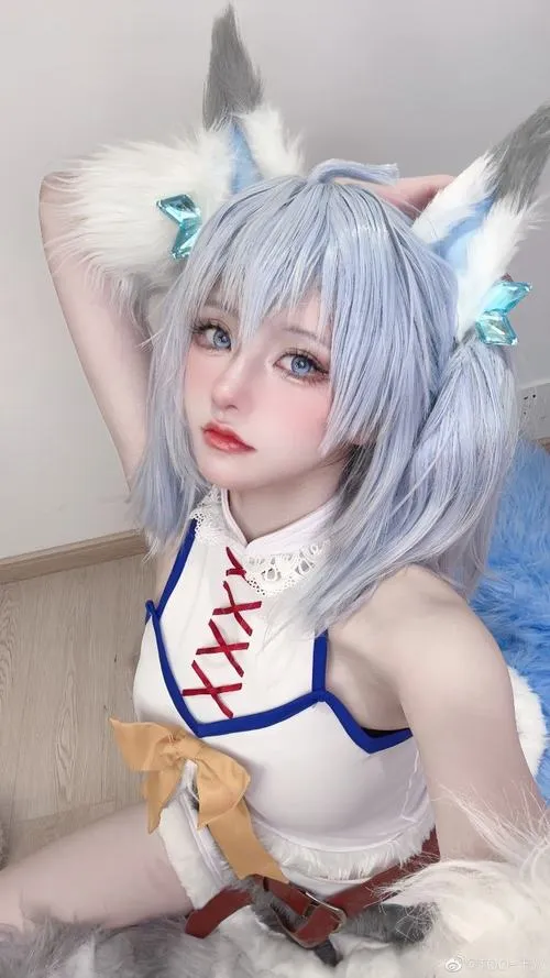 Làn da mướt mắt kết hợp phong thái tự tin nổi bật