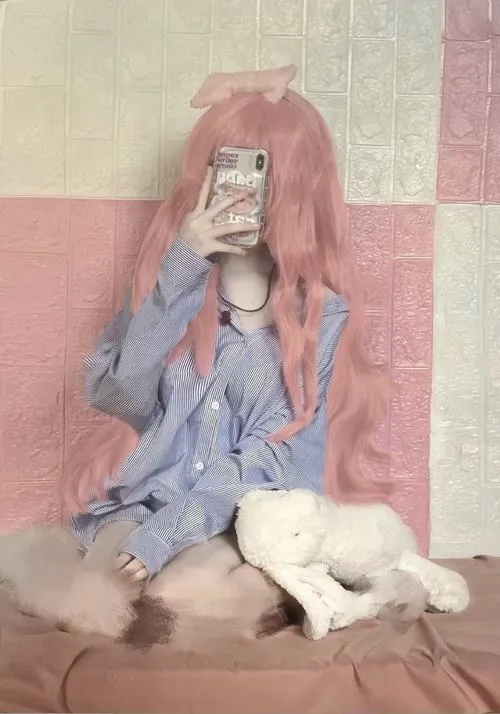 Ánh sáng tăng độ quyến rũ cho cosplay sexy nghệ thuật