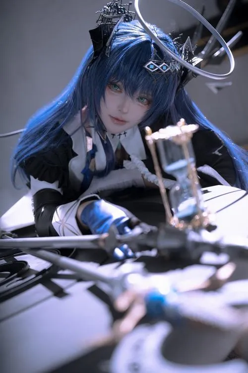 Gái xinh cosplay quyến rũ với tạo dáng gợi cảm