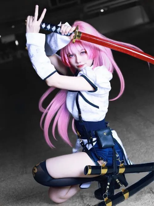 Cosplay gồm trang phục được phối áo đầy sáng tạo