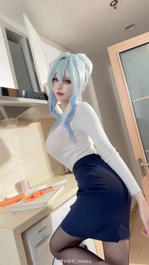 Phụ kiện hoàn thiện tổng thể giúp cosplay gợi cảm hơn