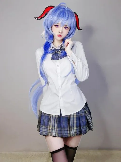 Gái xinh thể hiện nhân vật bằng tạo dáng thu hút ánh nhìn