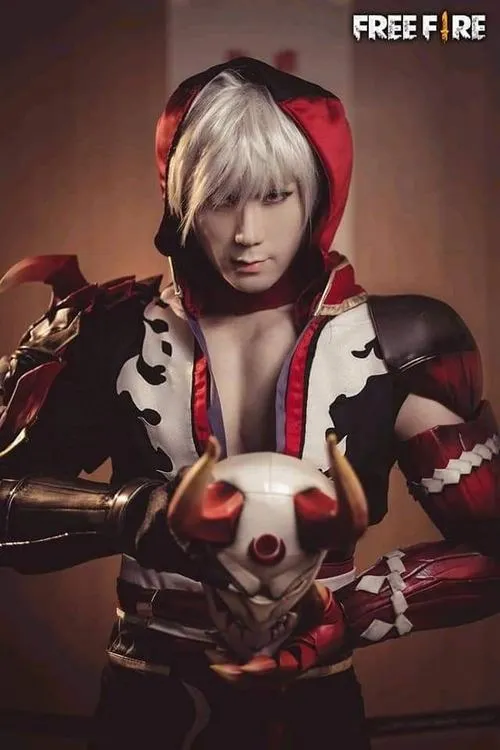 Cosplay nhân vật ảo với phụ kiện công nghệ cá tính