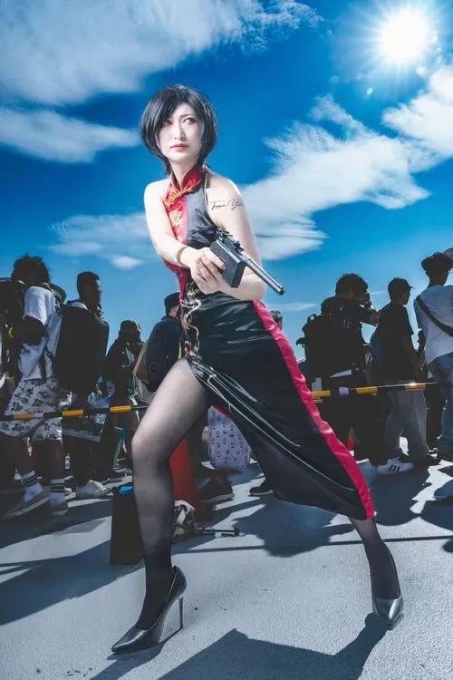 Coser Free Fire nữ thể hiện phong cách hành động qua pose dáng cuốn hút