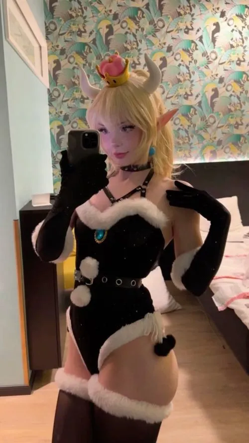 Vẻ cuốn hút khó tả từ những màn cosplay hentai của gái xinh