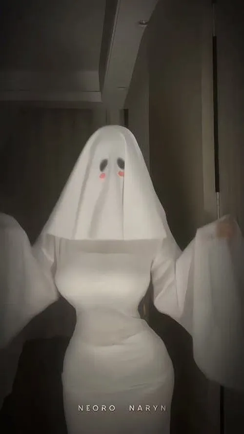 Cosplay dark fantasy khắc họa linh hồn lang thang u tối nghệ thuật