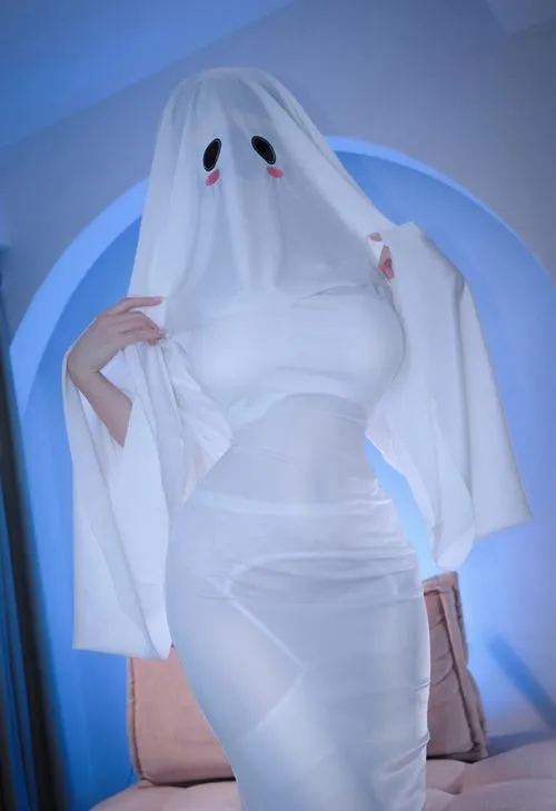 Khi gái xinh khoác lên mình hình tượng ma nữ đầy mê hoặc