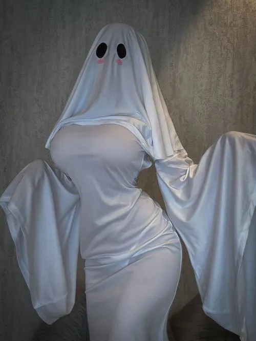 Ảnh gái xinh phong cách u ám nhập vai nữ quỷ truyền thuyết