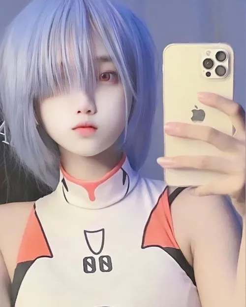 Gái xinh cosplay anime quen mặt nhưng thần thái lại khác hẳn bản gốc