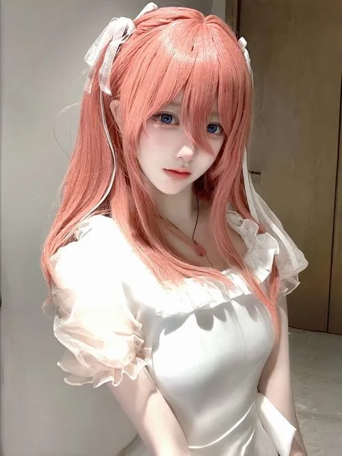 Gái đẹp cosplay nhân vật anime mang vibe mộng mơ cuốn hút