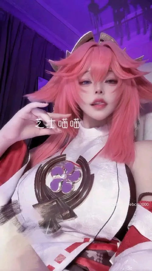 Thiết kế trang phục gồm áo ngực làm sexy hơn