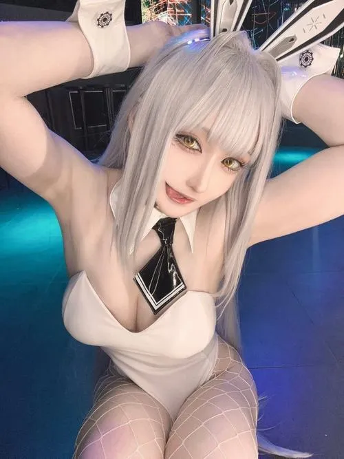 Vẻ đẹp gợi cảm trong ảnh khoe vòng một tinh tế