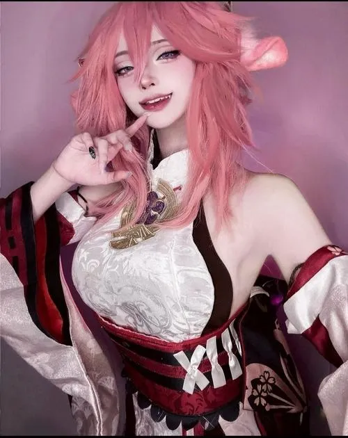 Phong cách phô trương mang độ sexy áp đảo khung hình