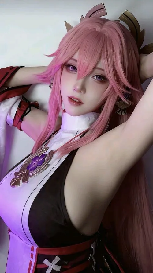 Vẻ đẹp nổi bật nhờ tạo hình phô trương táo bạo