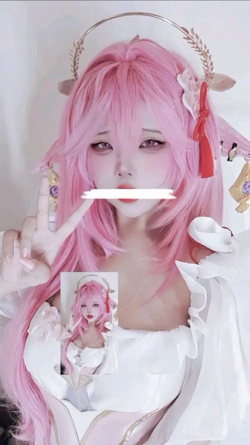 Điểm nhấn khe ngực sâu tạo cảm giác nóng mạnh mẽ